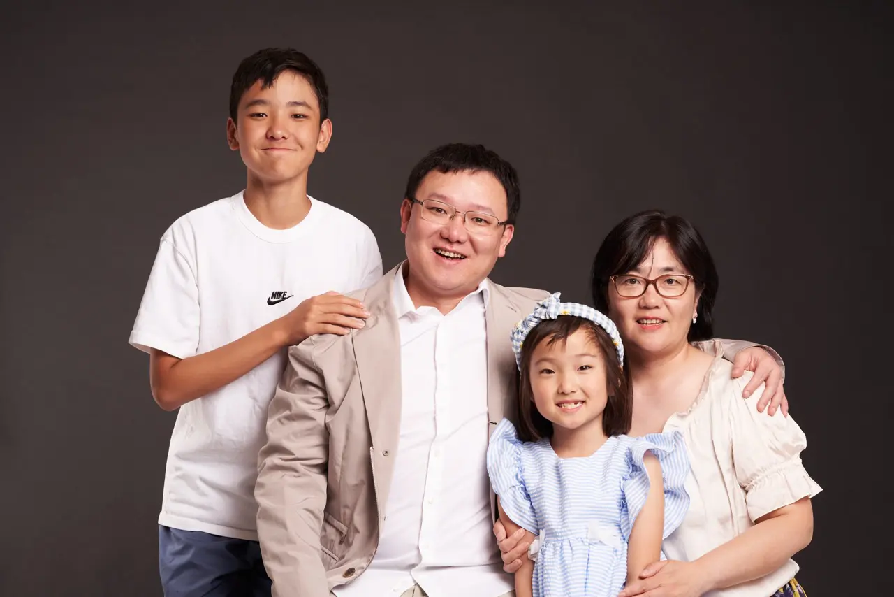 Kelowna Family Photographer - Family Photographer Near Me - Request a consultation Large