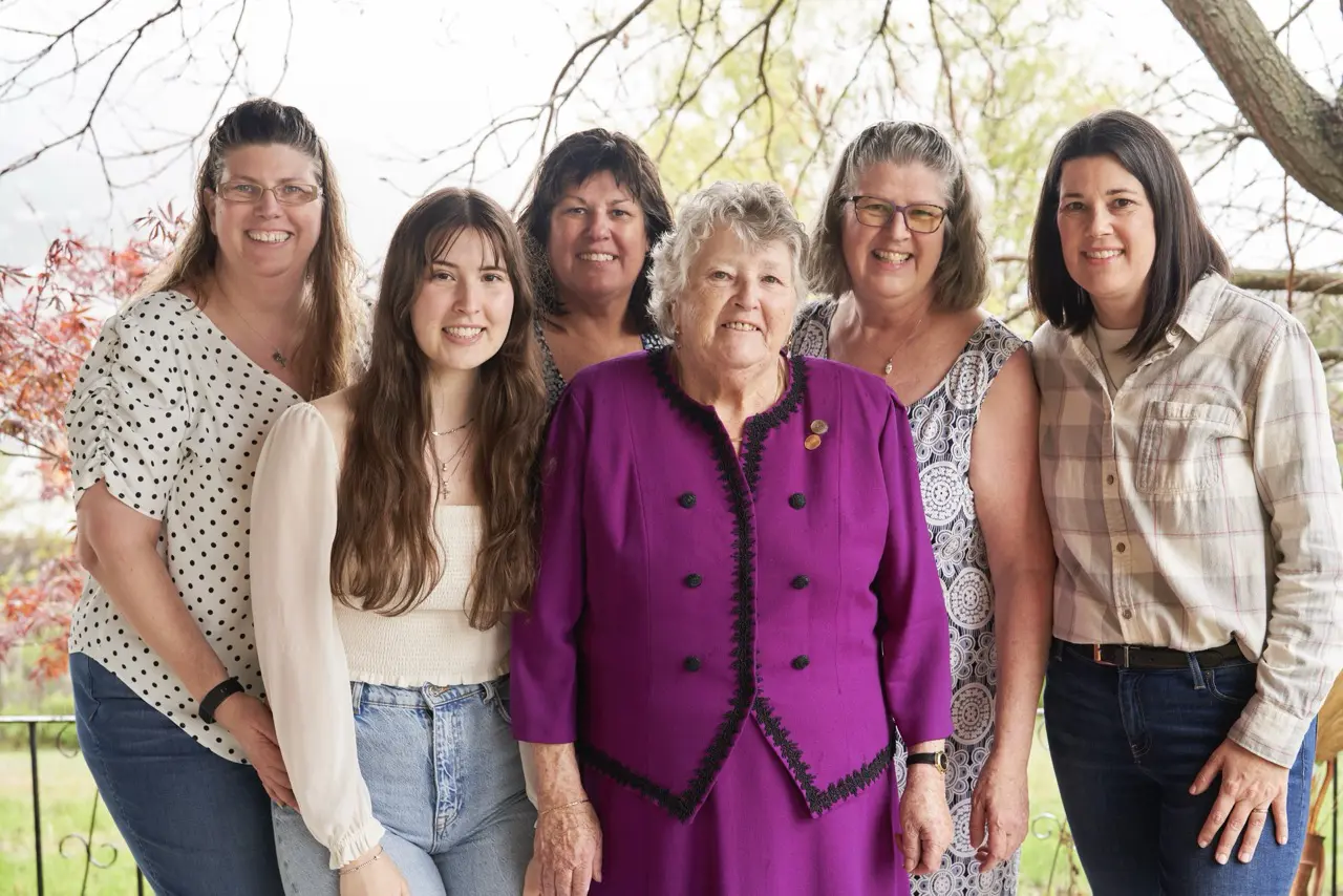 Kelowna Family Photographer - Family Photoshoots Kelowna - Featured Large